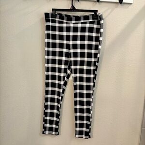 Black and White Checkered Pants 0042